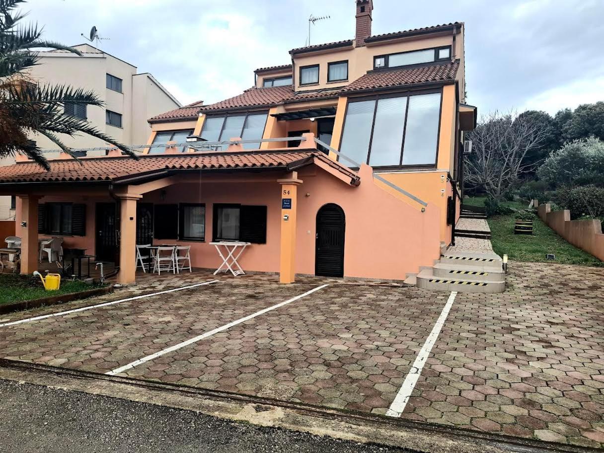 Apartmani Delas بيشكانا أوفالا المظهر الخارجي الصورة